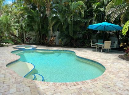 Large single family home   pool in full sun with spa free wifi and bikes 3 mintes to beach