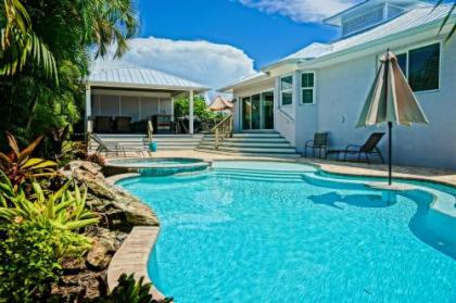 4 Bed 3 Bath BUNGALOW Heated Pool and Spa Bikes Kayaks free WiFi - image 2