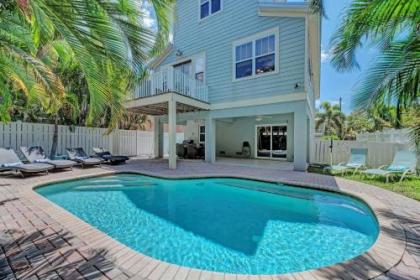 3 bed 2 and a half bath Heated Pool Elevator Ping Pong FREE WIFI Florida