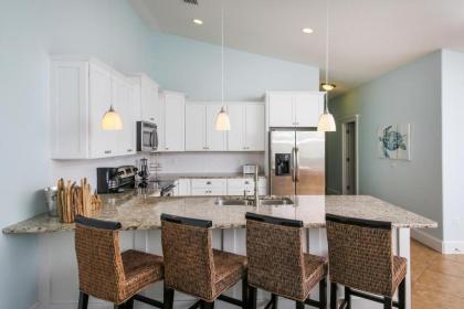 4 bed 3 bath Heated pool & spa SONOS Sound System Close to beach shops and restaurants - image 11