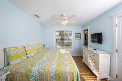 4 bed 3 bath Heated pool & spa SONOS Sound System Close to beach shops and restaurants - image 15