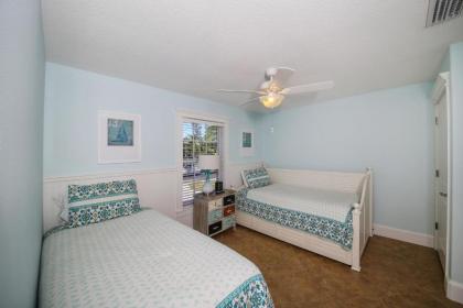 4 bed 3 bath Heated pool & spa SONOS Sound System Close to beach shops and restaurants - image 17