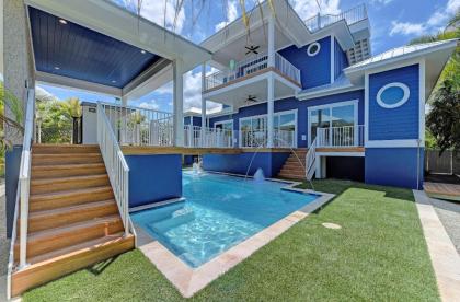 Steps to beach STUNNING Custom Home Outdoor Bar Heated Pool & Spa 6 Flat screen TVs Free WiFi - image 1