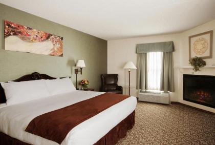 D. Hotel Suites & Spa Holyoke Massachusetts