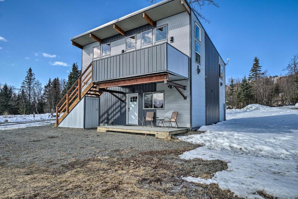 Pet-Friendly Duplex with Northern Lights Aurora View - image 2