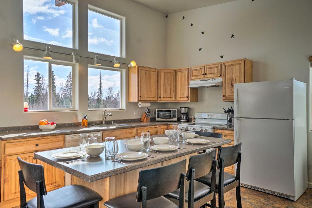 Pet-Friendly Duplex with Northern Lights Aurora View - image 3