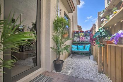 Bright South Florida Getaway Near Parks and Bay - image 3