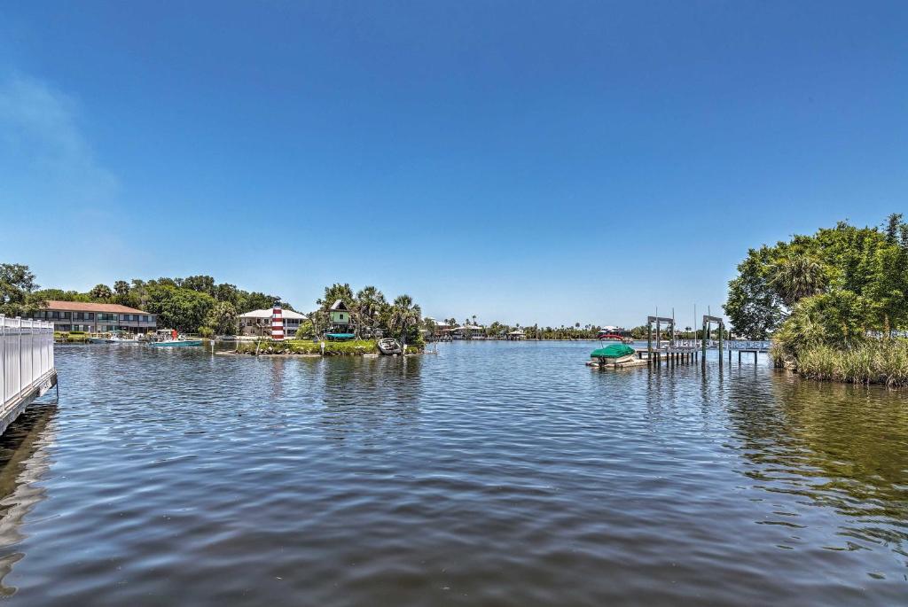 Homosassa River Home with Private Boat Ramp and Kayaks - image 6