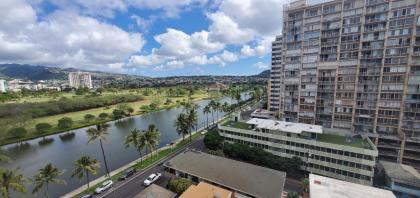 Waikiki Sand Villa Hotel - image 4