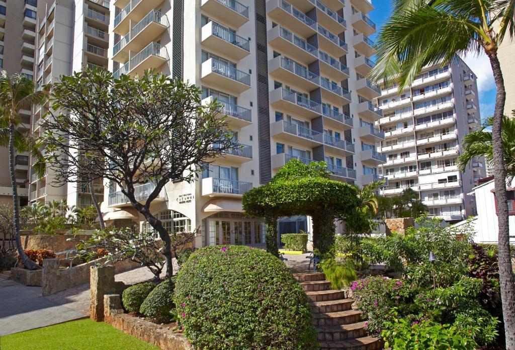 Coconut Waikiki Hotel - image 4