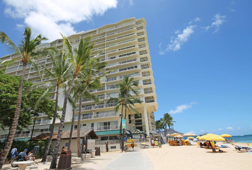 Castle Waikiki Shore Beachfront Condominiums - main image