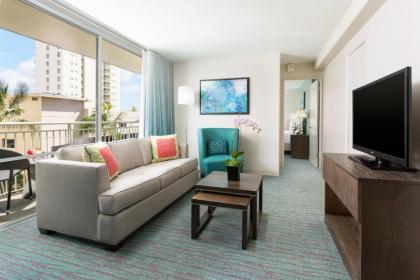 Courtyard by Marriott Waikiki Beach - image 2