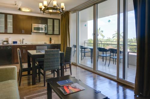 Regency On Beachwalk Waikiki By Outrigger - image 3