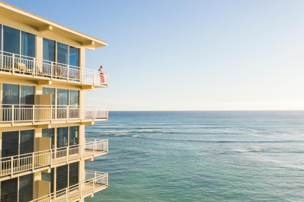 Kaimana Beach Hotel - main image