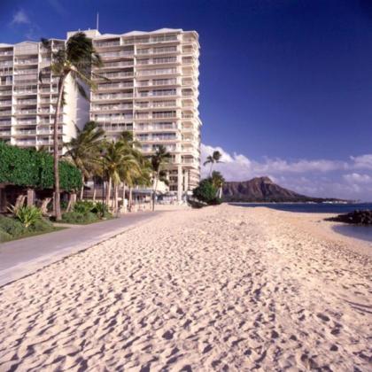 Waikiki Shore Beachfront - image 3