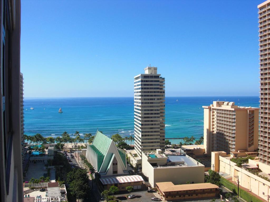 Waikiki Banyan Remodeled Ocean-View Condo 2212 - main image