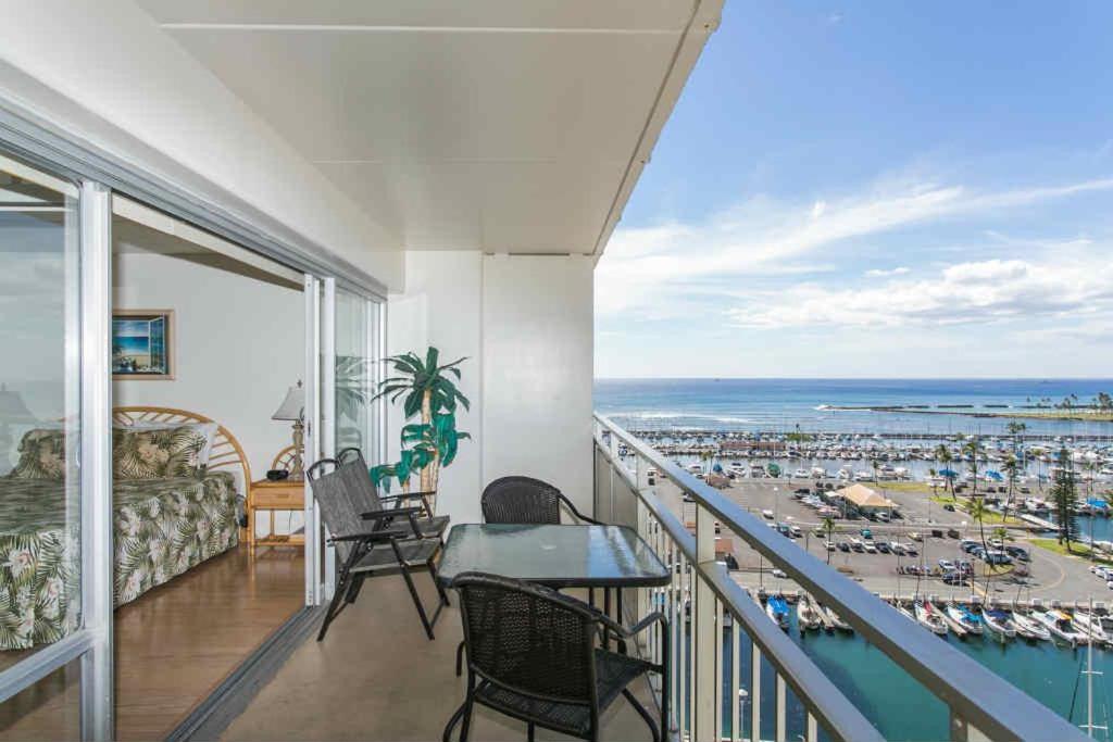 Ilikai Tower 1233 Yacht Harbor View 1BR - image 4