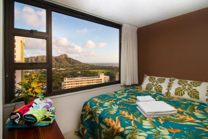 34 Floor with Panoramic Ocean and Diamond Head Views | 1 Block to Beach | Free Parking & WIFI - image 5