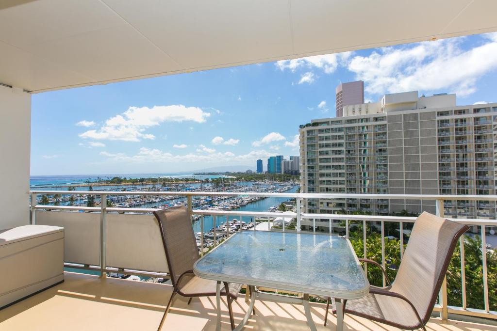 Ilikai Tower 1033 Yacht Harbor View 1BR - image 3