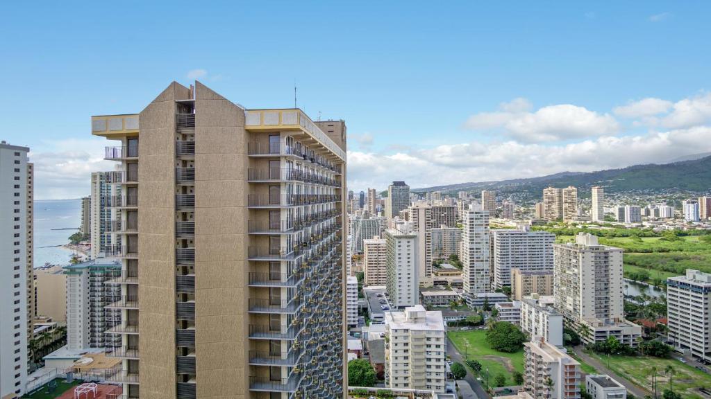 THE MAKAI SUITE at THE WAIKIKI BANYAN - main image