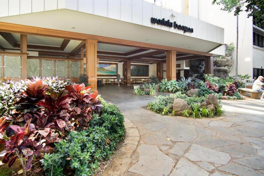 THE MAKAI SUITE at THE WAIKIKI BANYAN - image 2