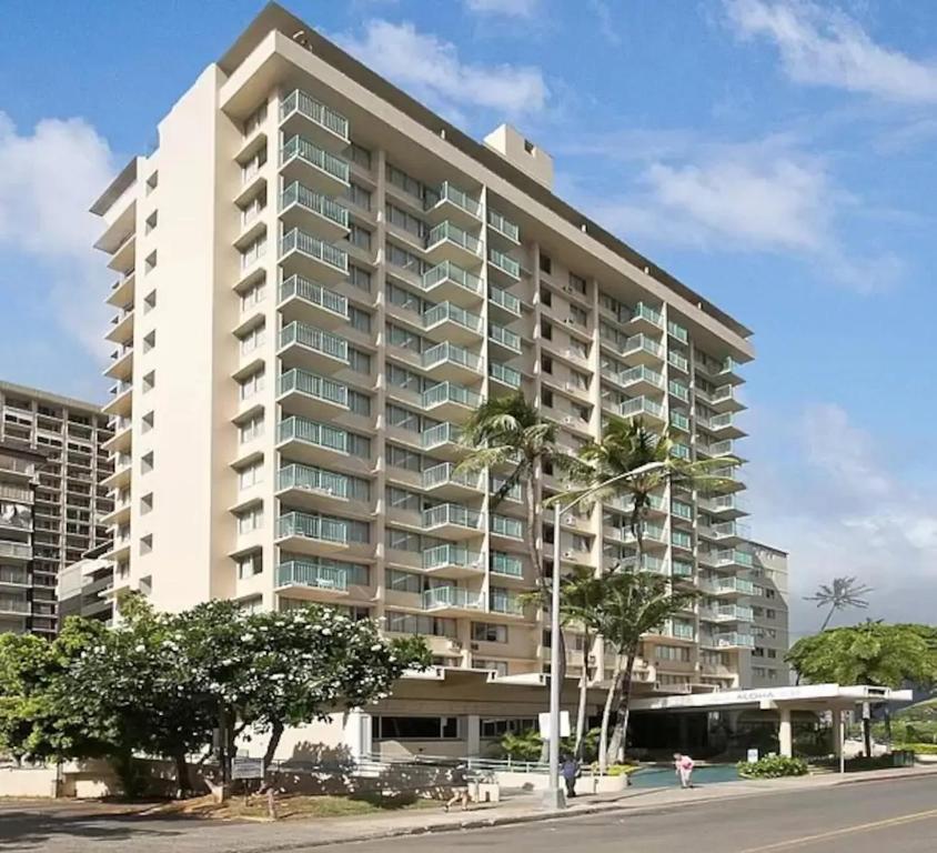 Aloha Surf Waikiki Unit near Beach - main image