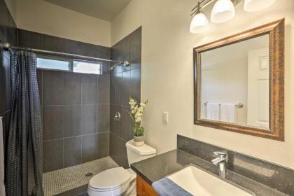 Remodeled Honolulu Apartment with Courtyard Downtown! - image 4