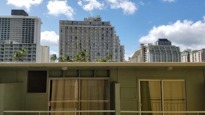 Bamboo Hotel Condo - Queen Studio with Balcony - Steps to Waikiki Beach - image 13