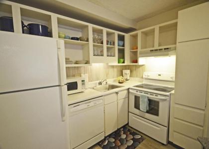 Royal Kuhio 1309 with King Bed FREE Parking/WiFi mins to BEACH! - image 12