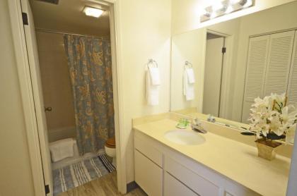 Royal Kuhio 1309 with King Bed FREE Parking/WiFi mins to BEACH! - image 14