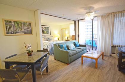 Royal Kuhio 1309 with King Bed FREE Parking/WiFi mins to BEACH! - image 15