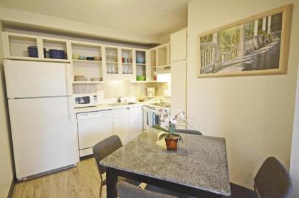 Royal Kuhio 1309 with King Bed FREE Parking/WiFi mins to BEACH! - image 16