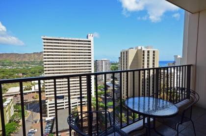 Waikiki Banyan 1909 Amazing Views and Just Steps to the Beach - image 12