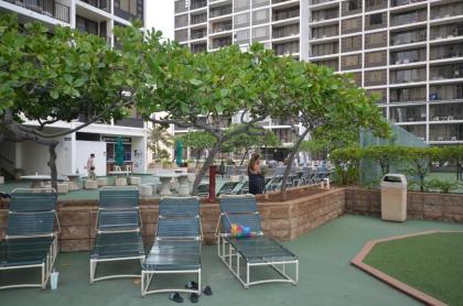 Romantic Waikiki Banyan 2513 with Ocean and Diamond Head Views and Free Parking! - image 11