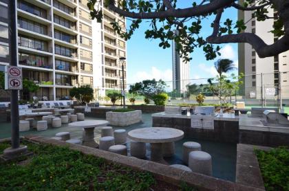 Waikiki Banyan 912 Your Luxurious Escape to Paradise - image 11