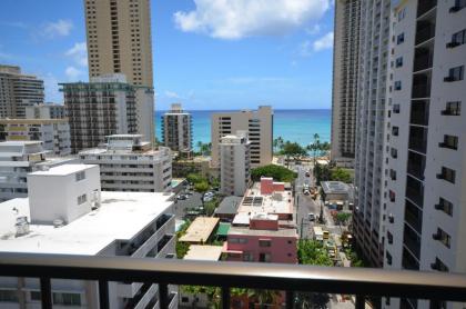 Waikiki Park Heights 1208 Sun & Beach Fun only 3 minutes away - image 4