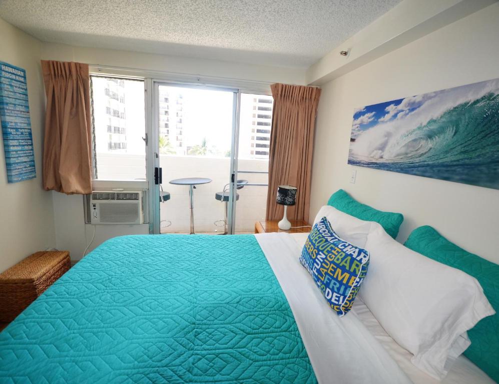 Kuhio Village 810A KING Studio Waikiki Ocean View! - main image