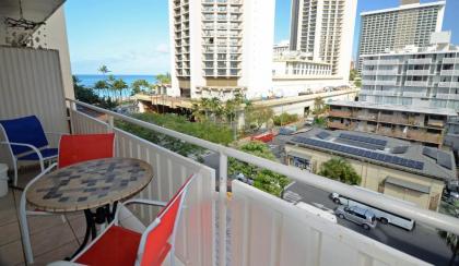 Sea Shore 75 Steps from Waikiki Beach and Sleeps 1 - 3! - image 7