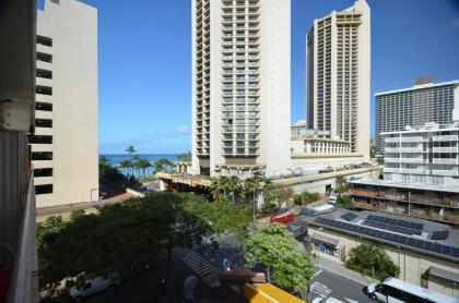 Sea Shore 75 Steps from Waikiki Beach and Sleeps 1 - 3! - image 8