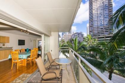 Ilikai Tower 409 Condo - Steps from Ala Moana Beach Park! - image 5