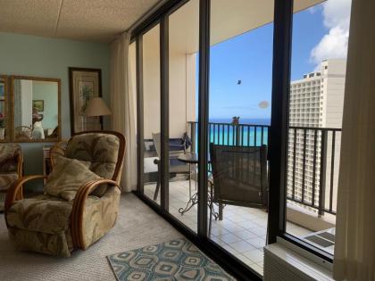 Waikiki Banyan 3410 Stunning Ocean Surfer & Sunset View's - image 2