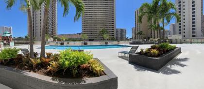 Waikiki Banyan 3410 Stunning Ocean Surfer & Sunset View's - image 3