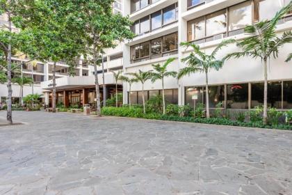 Deluxe 12th Floor Garden View Condo at Waikiki Banyan - image 17