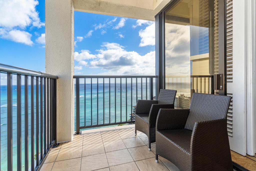 Oceanview Penthouse Suite - image 7