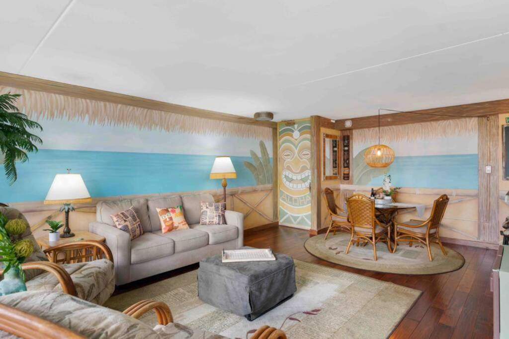 THE TIKI SUITE at WAIKIKI BANYAN - main image