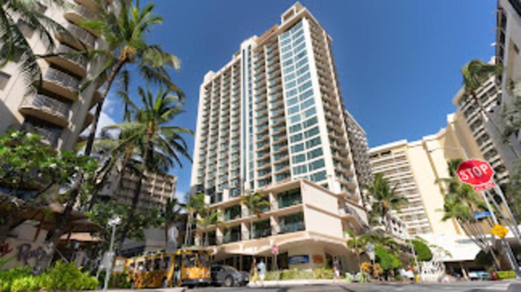 Waikiki Imperial Condo + Car Rental with Beach Gear Unlimited Miles - image 3