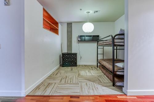 Oak Street Lofts - image 3