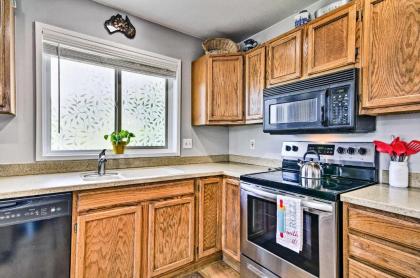 Classy Hood River Condo with Mt Adams Views! - image 10