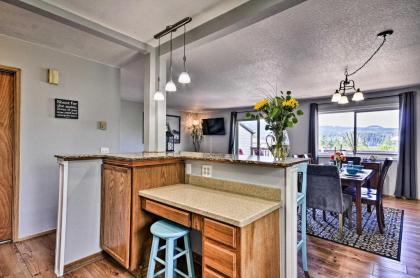 Classy Hood River Condo with Mt Adams Views! - image 12