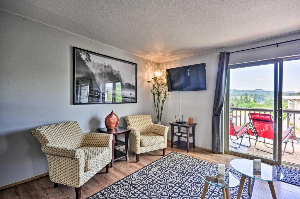 Classy Hood River Condo with Mt Adams Views! - image 3